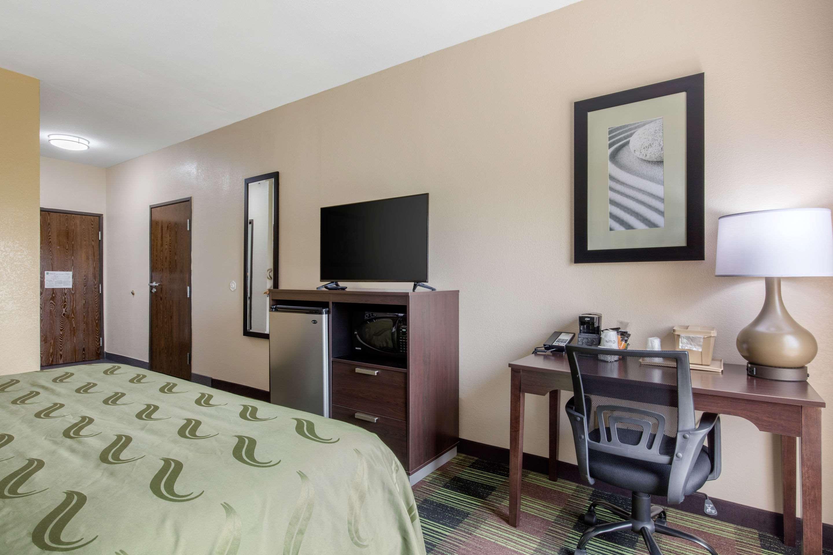 Quality Inn Cadiz Exterior photo