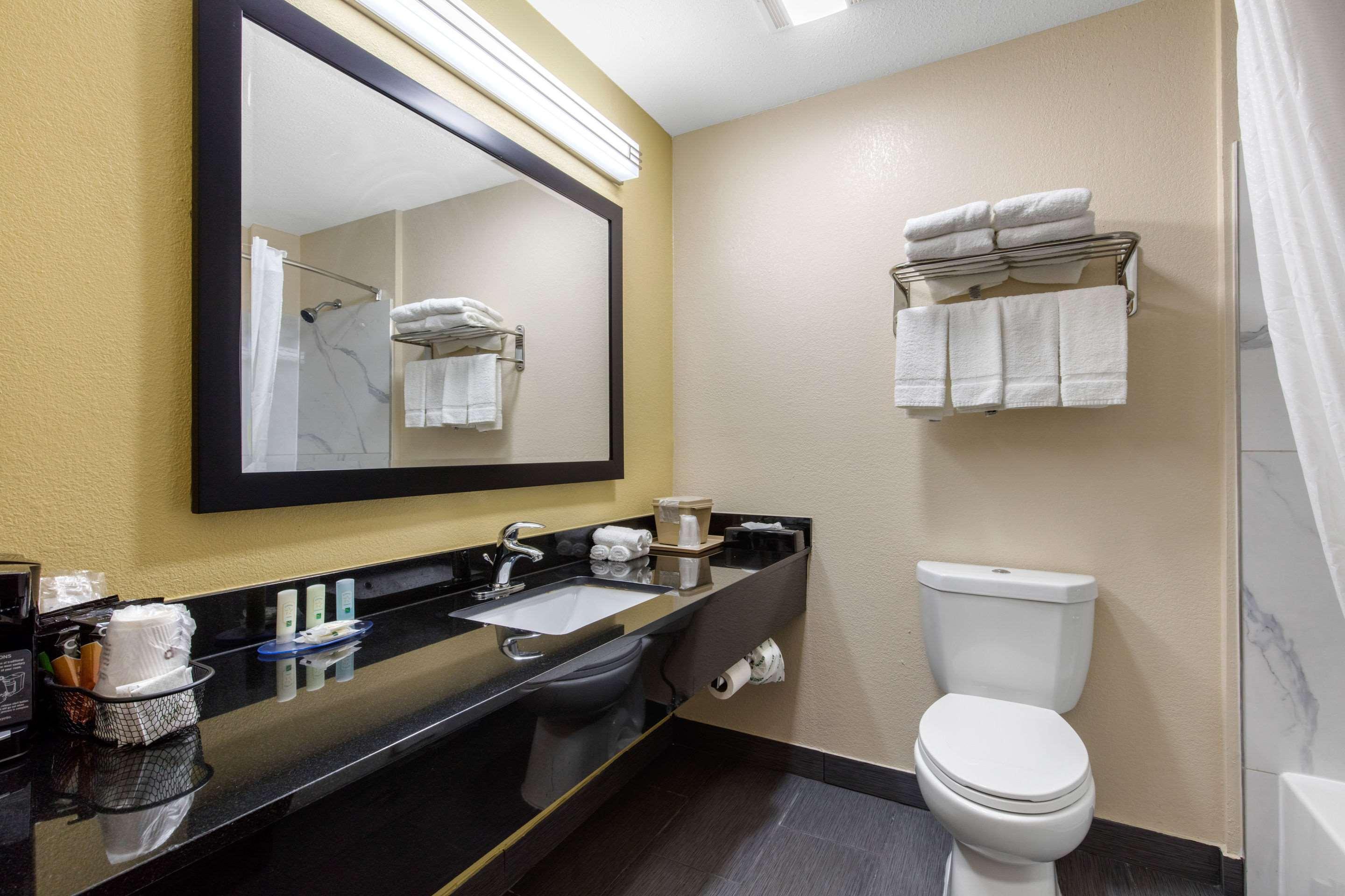 Quality Inn Cadiz Exterior photo