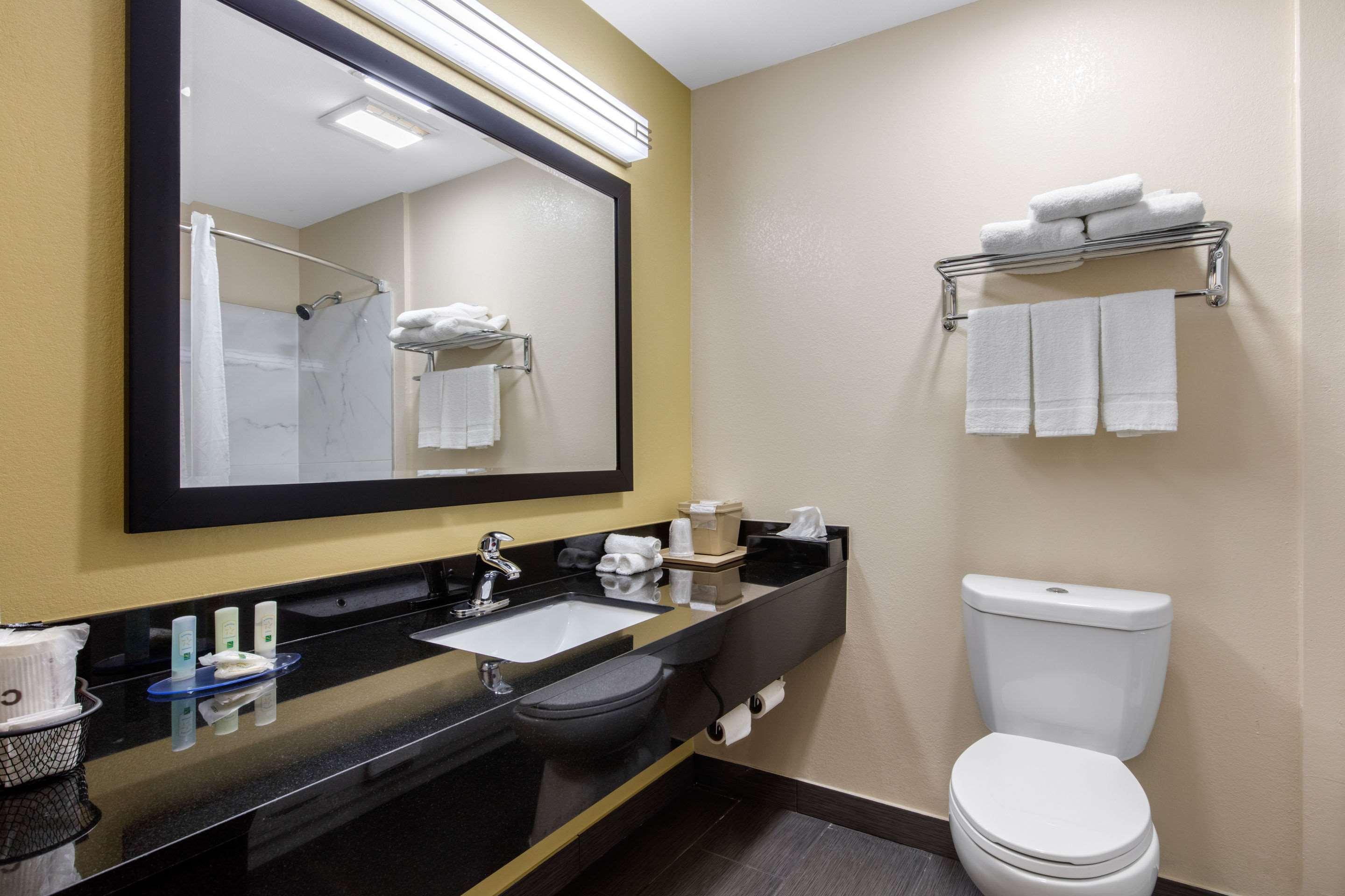 Quality Inn Cadiz Exterior photo