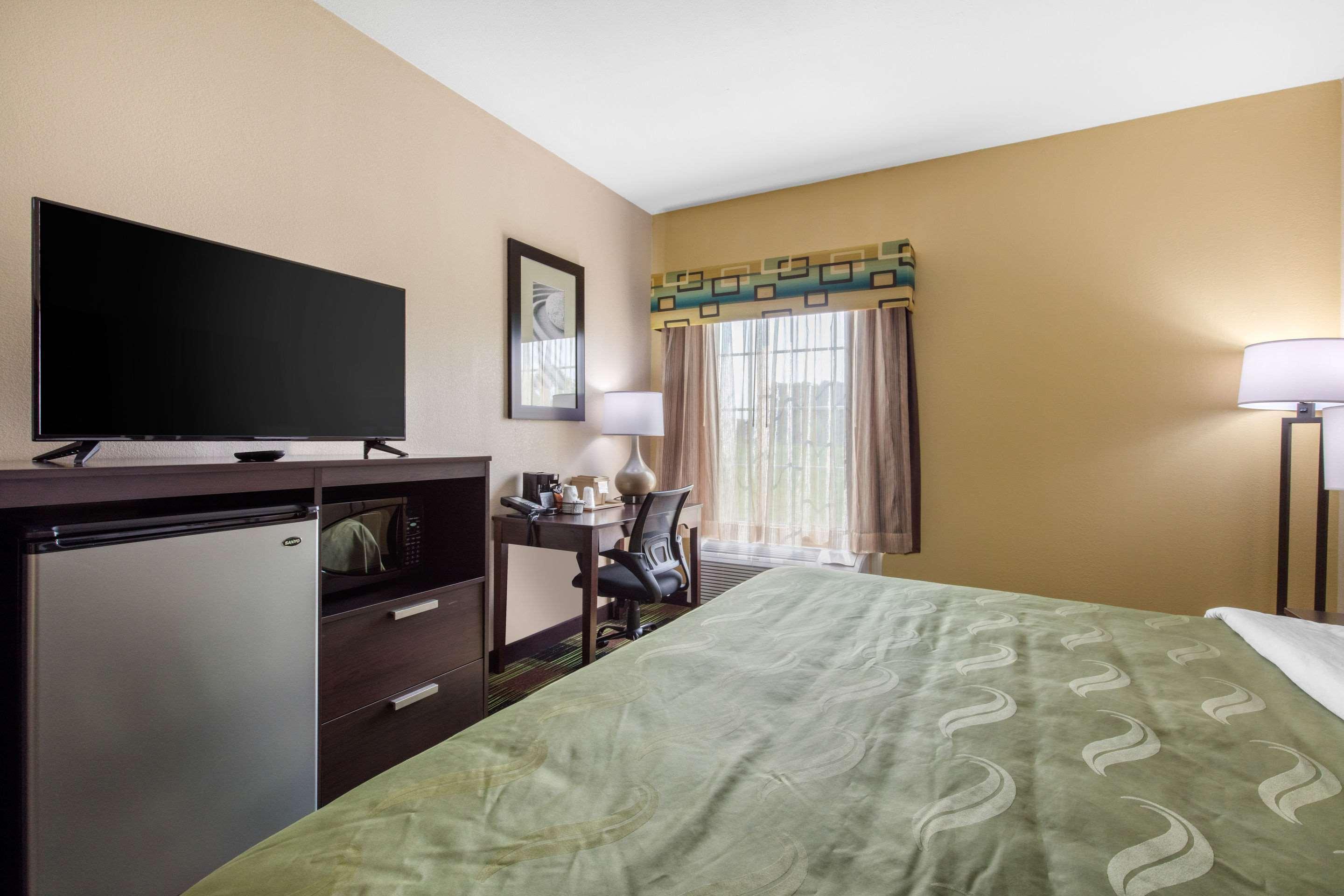 Quality Inn Cadiz Exterior photo