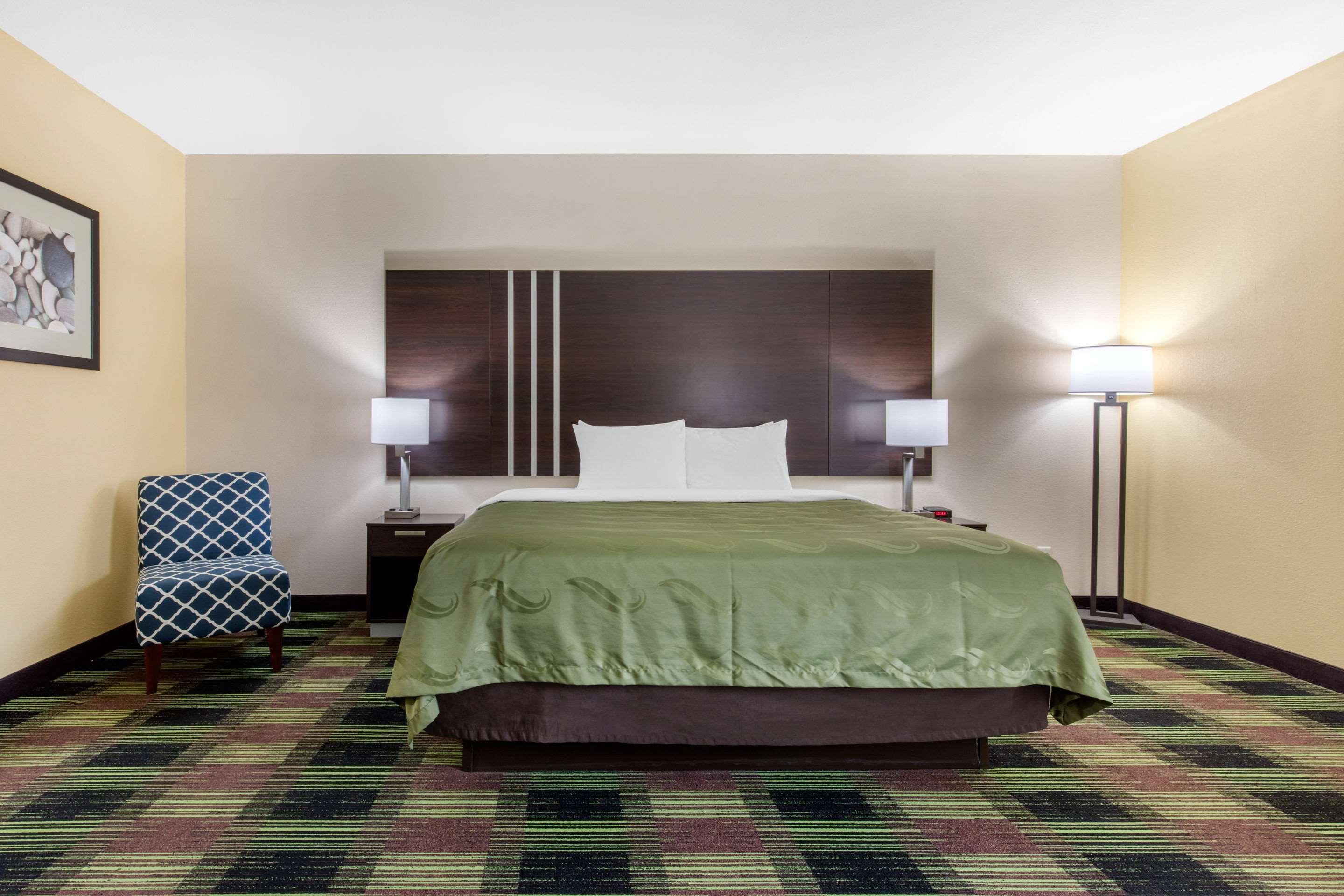 Quality Inn Cadiz Exterior photo