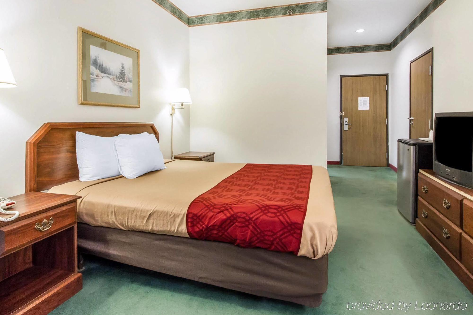 Quality Inn Cadiz Exterior photo
