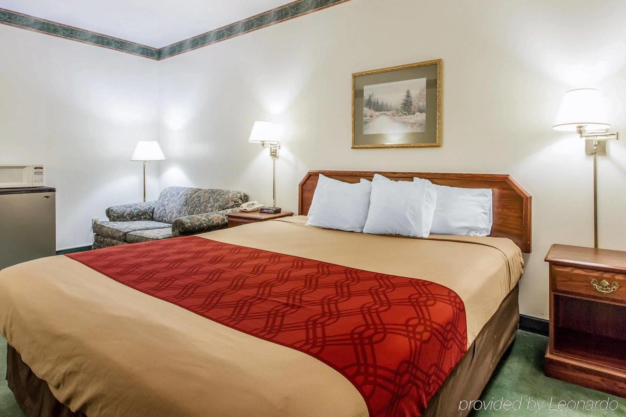 Quality Inn Cadiz Exterior photo
