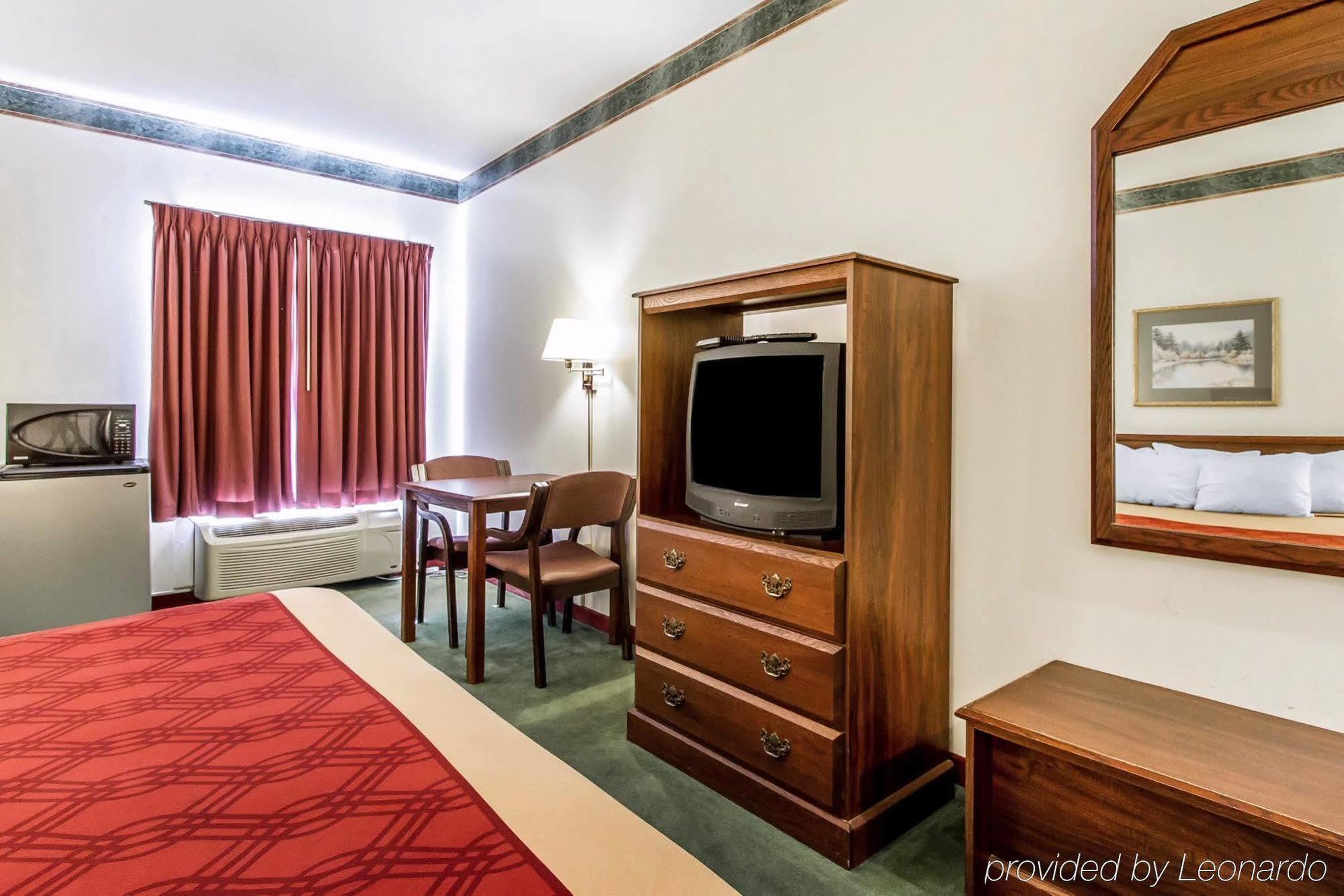 Quality Inn Cadiz Exterior photo