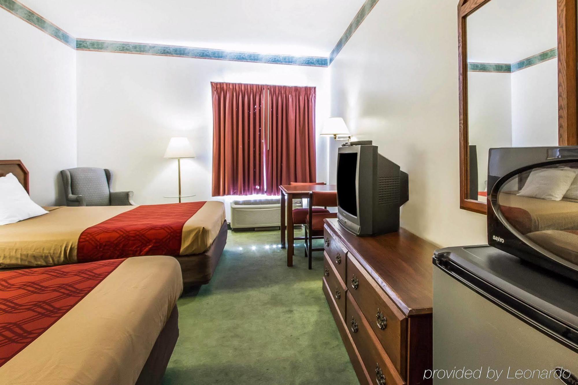 Quality Inn Cadiz Exterior photo