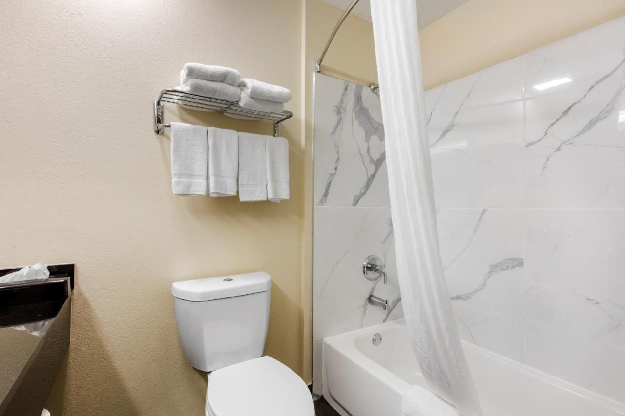 Quality Inn Cadiz Exterior photo