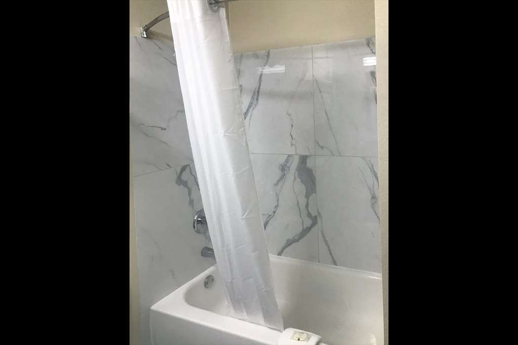 Quality Inn Cadiz Room photo